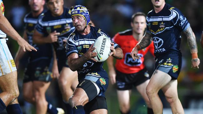 Johnathan Thurston runs the ball for the Cowboys. Picture: Zak Simmonds