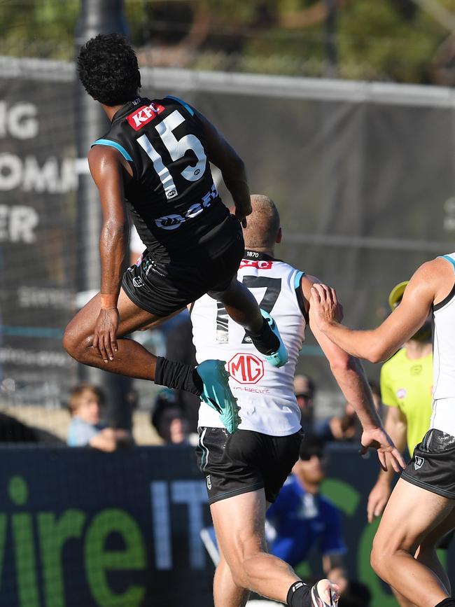 Junior Rioli gets the sit on Tom Clurey. Picture: Mark Brake/Getty Images