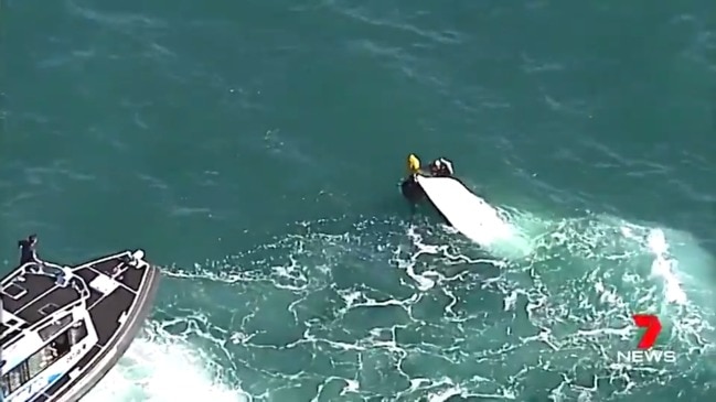 Person dies after boat capsizes off Manly (7 News)