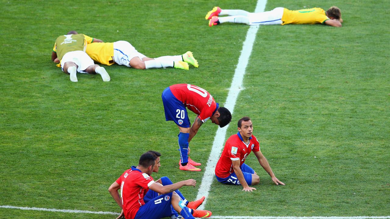 BELO HORIZONTE, BRAZIL - JUNE 28: Thiago Silva and Neymar of Brazil celebrate as Mauricio Isla, Charles Aranguiz and Marcelo Diaz of Chile look on after Brazil's win in a penalty shootout during the 2014 FIFA World Cup Brazil round of 16 match between Brazil and Chile at Estadio Mineirao on June 28, 2014 in Belo Horizonte, Brazil. (Photo by Ian Walton/Getty Images)