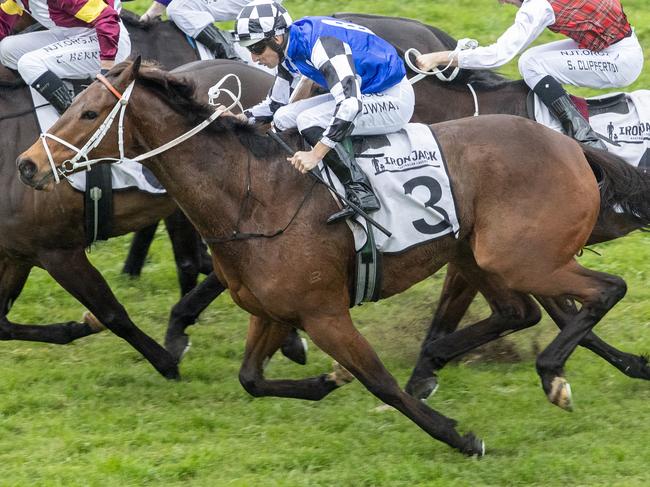 Hugh Bowman and Mugatoo storm home to win the Winter Challenge.