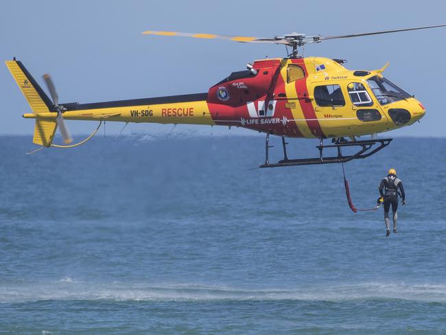 21/10/18 - Surf Life Saving - The WESTPAC Rescue Helicopter and South Australian Surf Rescue Crew practice their deep water rescues at Aldinga Beach. Picture SIMON CROSS