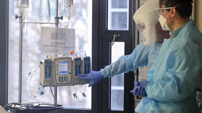 Medical staff tend to a Covid patient. Picture: Karen Ducey/Getty Images/AFP