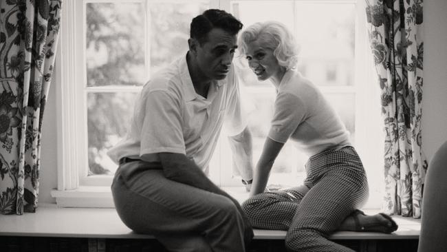 Bobby Cannavale as The Ex-Athlete and Ana de Armas as Marilyn Monroe in Blonde. Picture: Netflix