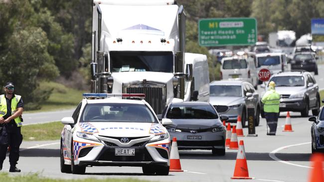 Long queue of motorists entering Queensland from New South Wales through the border checkpoint on December 21, 2020. (Photo by Regi Varghese/Getty Images)