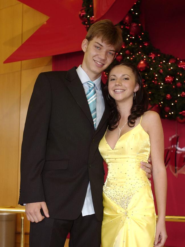 NOVEMBER 14 2005, NEWS-GCB, Reporter:Katie Ots Details:Palm Beach Currumbin State School Formal at Conrad Jupiters Casino Broadbeach l to r Sergey Johnston , Nicole Phillips Pic:Alex Carter