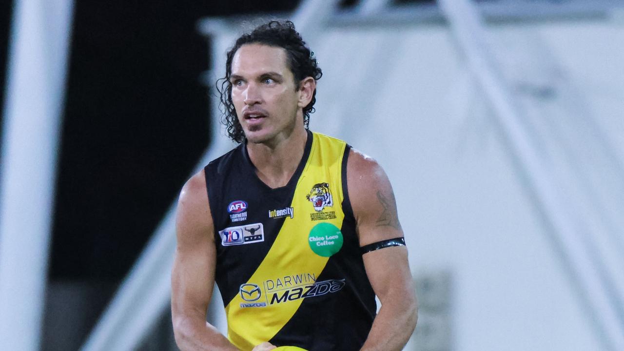 Cam Ilett with ball in hand for Nightcliff Tigers in the 2022-23 NTFL season. Picture: Celina Whan / AFLNT Media