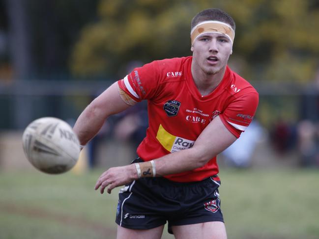 Hooker Bryson Demanuele had a busy afternoon for St Clair. Picture Warren Gannon Photography