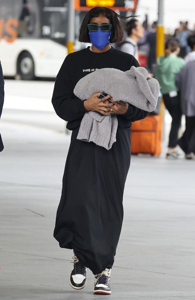 Kelly Rowland touches down at Sydney airport. Picture: MEDIA-MODE.COM