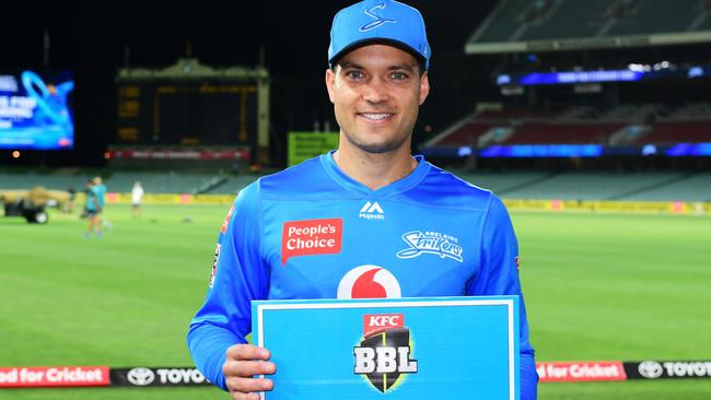 ADELAIDE, AUSTRALIA - JANUARY 21: Player of the match Alex Carey of the Strikers during the Big Bash League match between the Adelaide Strikers and the Brisbane Heat at Adelaide Oval, on January 21, 2021, in Adelaide, Australia. (Photo by Mark Brake/Getty Images)