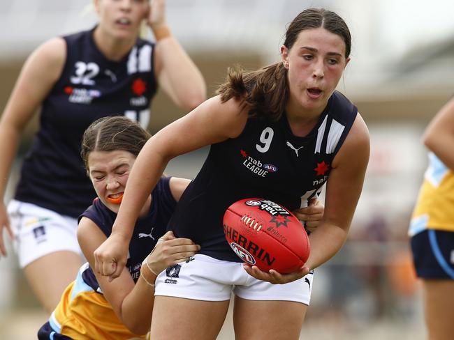 Ash Van Loon gives a handball. Picture: AFL Photos