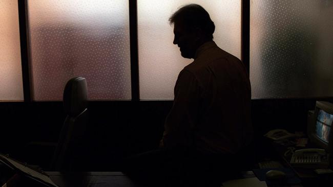 Parents are being warned about the rise in online predators as Melbourne returns to remote learning.