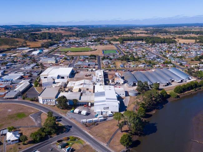 McCain Foods has announced it will invest $37 million in its Smithton potato plant in northwestTasmania to upgrade it to become the company’s primary Retail French fry production facility inAustralia and New Zealand.