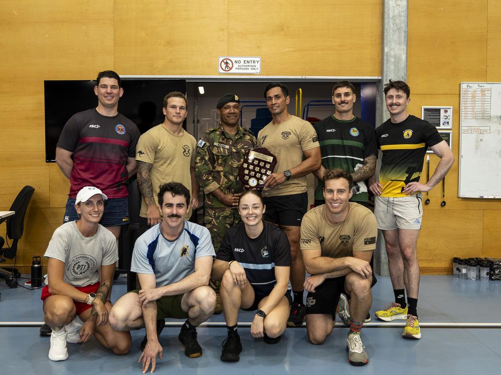 Australian Army soldiers from 5th Aviation Regiment receive the award for 