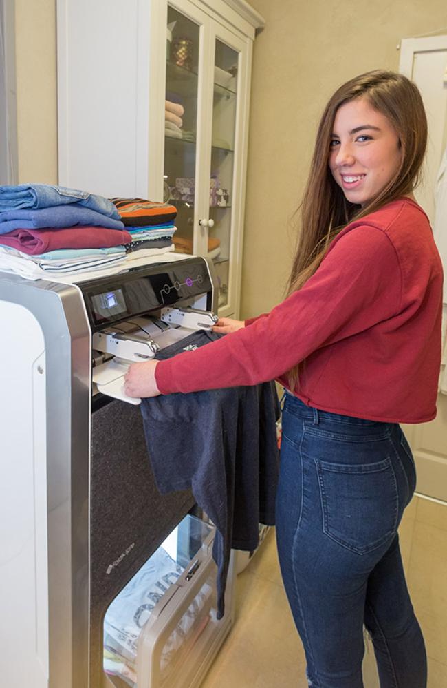 The robot that can fold washing FoldiMate news .au