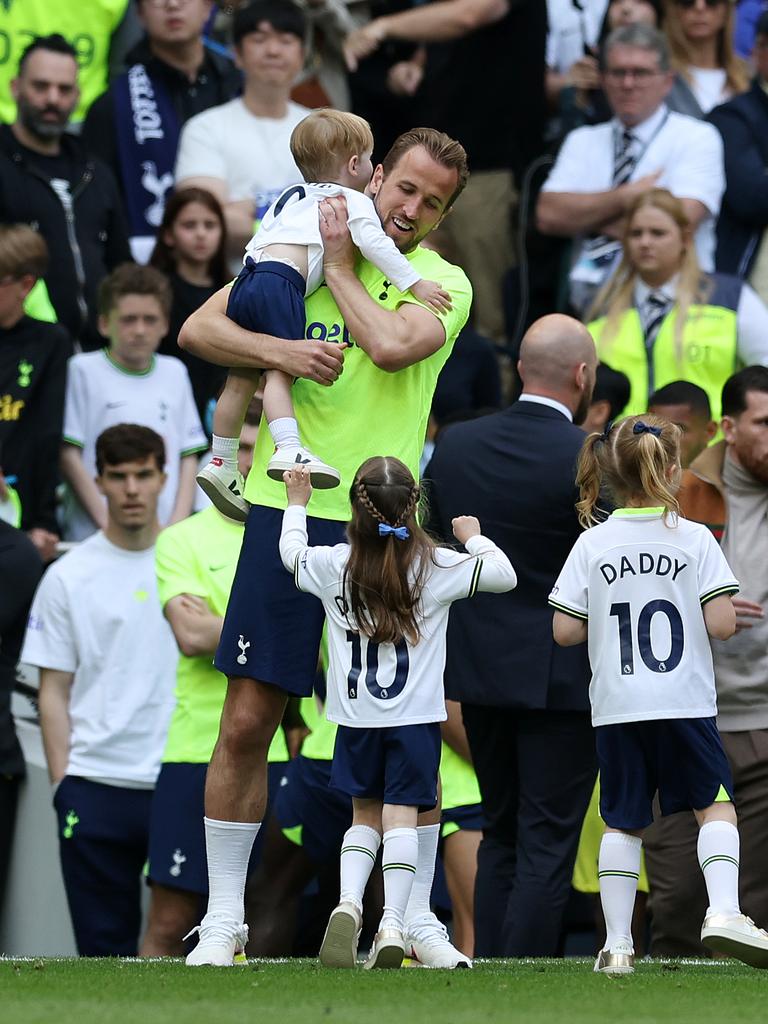 ‘Thank God’: England captain Harry Kane rocked as family in car crash ...