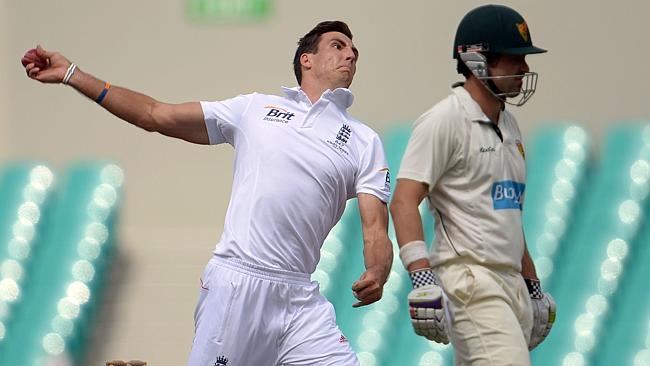 Steve Finn runs in to bowl at the SCG on Friday.