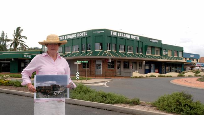 Councillor Glenda Mathers at the site of The Strand Hotel redevelopment in Yeppoon in 2006.