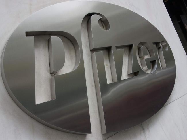 (FILES) In this file photo taken on April 26, 2016, the Pfizer company logo  at Pfizerâs headquarters in New York. - Pfizer said on November 5, 2021 that a clinical trial of its pill to treat Covid-19 had shown it is highly effective. Pfizer's is the second anti-Covid pill after that of Merck, which is actually an influenza medicine rebranded to fight the coronavirus. Pfizer's has been created specifically to fight Covid. (Photo by Don EMMERT / AFP)