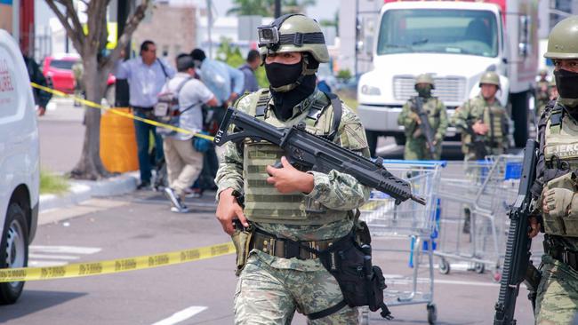 Members of the Mexican Army near a shop where the body of a man was found. Picture: Ivan MEDINA / AFP