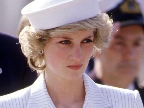 The Crown's Princess Diana Inspired Looks