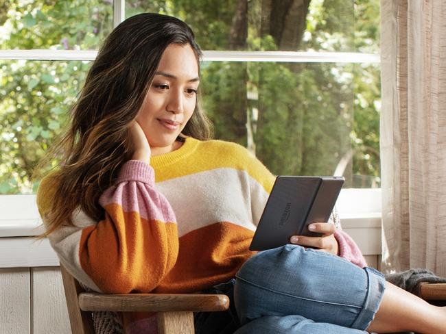 The Kindle Oasis 2019 features a new colour-adjustable warm light.