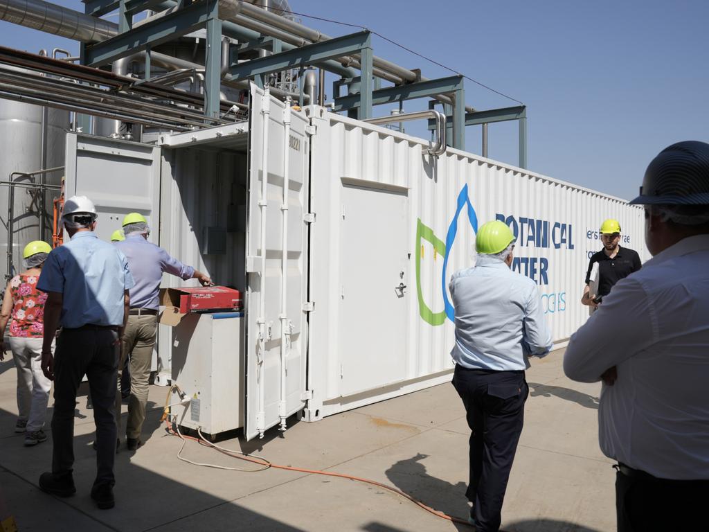 The Botanical Water Technologies invention, pioneered in Victoria, harvests the evaporative condensate produced when fruit and vegetables are pressed and turns it into “plant-based” drinking water. Botanical has teamed up with Ingomar Packing Company, one of California’s biggest tomato processors, to test out the technology before aiming to spread it across the US and India.