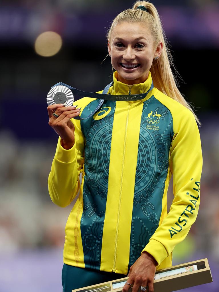 Silver medallist Jessica Hull on the podium. Picture: Al Bello/Getty Images