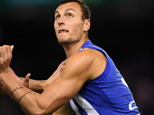 Brodie Grundy of the Magpies (left) and Braydon Preuss of the Kangaroos contest during the Round 20 AFL match between the North Melbourne Kangaroos and the Collingwood Magpies at the Etihad Stadium in Melbourne, Saturday, August 5, 2017. (AAP Image/Julian Smith) NO ARCHIVING, EDITORIAL USE ONLY