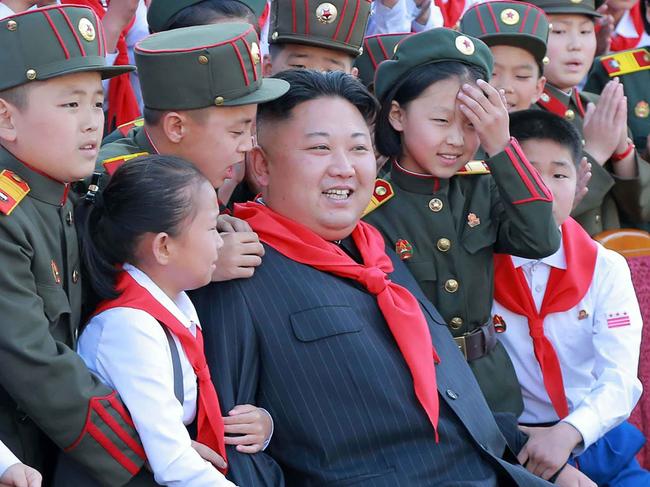 This taken on June 6, 2017 and released from North Korea's official Korean Central News Agency (KCNA) on June 8 shows North Korean leader Kim Jong-Un (C) at a photo session with the participants in the 8th Congress of the Korean Children's Union (KCU) in Pyongyang. / AFP PHOTO / KCNA VIA KNS / STRINGER /  - South Korea OUT / REPUBLIC OF KOREA OUT   ---EDITORS NOTE--- RESTRICTED TO EDITORIAL USE - MANDATORY CREDIT "AFP PHOTO/KCNA VIA KNS" - NO MARKETING NO ADVERTISING CAMPAIGNS - DISTRIBUTED AS A SERVICE TO CLIENTS THIS PICTURE WAS MADE AVAILABLE BY A THIRD PARTY. AFP CAN NOT INDEPENDENTLY VERIFY THE AUTHENTICITY, LOCATION, DATE AND CONTENT OF THIS IMAGE. THIS PHOTO IS DISTRIBUTED EXACTLY AS RECEIVED BY AFP.  /