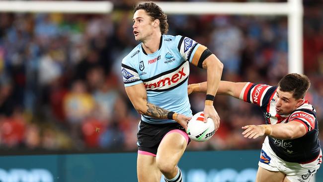 BRISBANE, AUSTRALIA - MAY 18: Nicho Hynes of the Sharks passes during the round 11 NRL match between Cronulla Sharks and Sydney Roosters at Suncorp Stadium, on May 18, 2024, in Brisbane, Australia. (Photo by Hannah Peters/Getty Images)