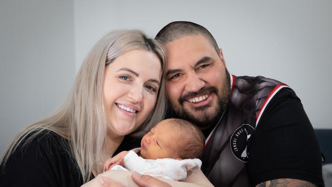 29/8/20: Jessica and Shayde Aupouri with their surprise baby Wynter. Jessica had no idea she was pregnant until Wynter arrived. Picture: Grant Wells