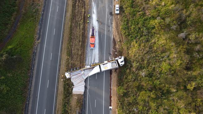 The northbound lanes remain blocked. Picture: Frank Redward