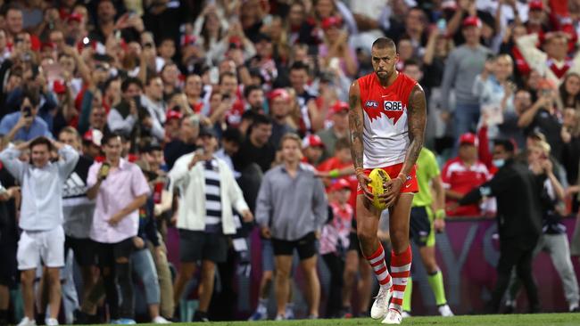 Fans wait to make their move. Picture: Phil Hillyard