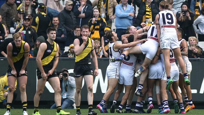 Fremantle celebrate David Mundy's match-winning goal. Picture: Wayne Ludbey