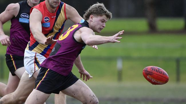 Hugo Nosiara chases the Sherrin. Photo: Andrew Batsch