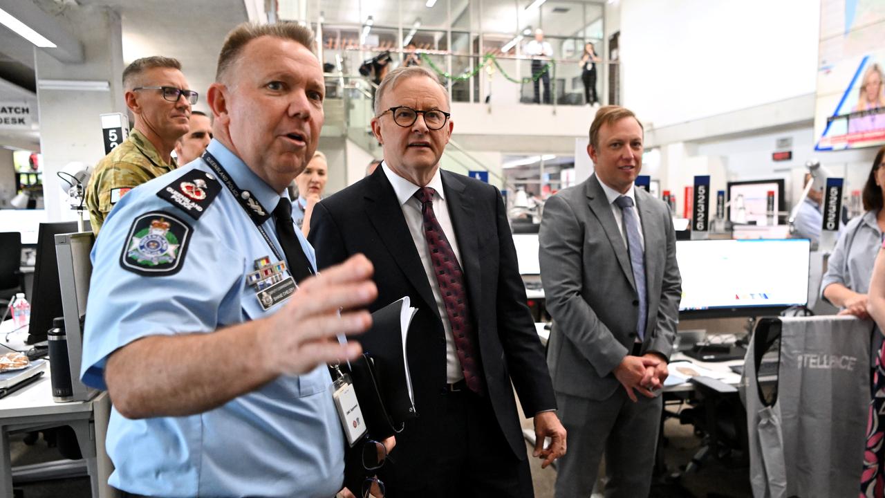 QPS Deputy Commissioner Shane Chelepy briefing the Prime Minister on Tuesday. Picture: Dan Peled / NCA NewsWire