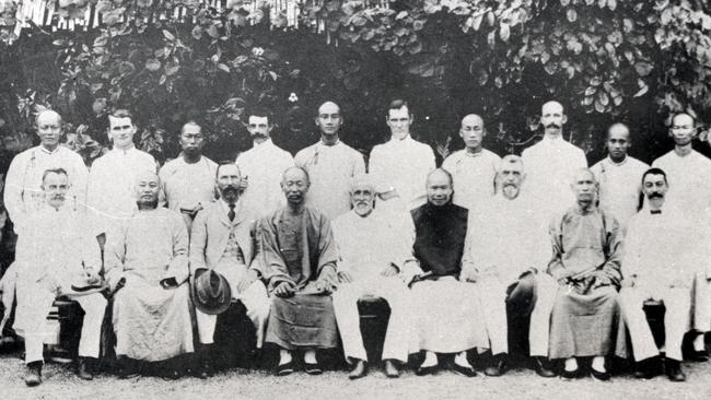 By the 1890s Chinese merchants were accepted as a vital part of Darwin's business community — they dominated this group of local businessmen. From left, rear — Hang Kim, P Kelsey, Cheong Wo, J McCorr, Chin Pack Sue, WCP Bell, Yuen Ng Kan, FE NIcholl, Ah Sang. Front row, from left — George McKeddie, Wing Wah Loong, A Cameron, Chin Yam Yan, VV Brown, Yet Loong, E Luxton, Wing Chong Sing.