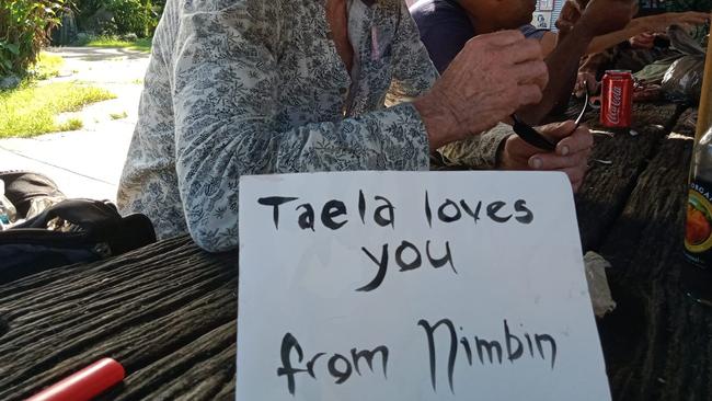 Taela Wheeler has collected love notes from all over the world for her mum, Deb.