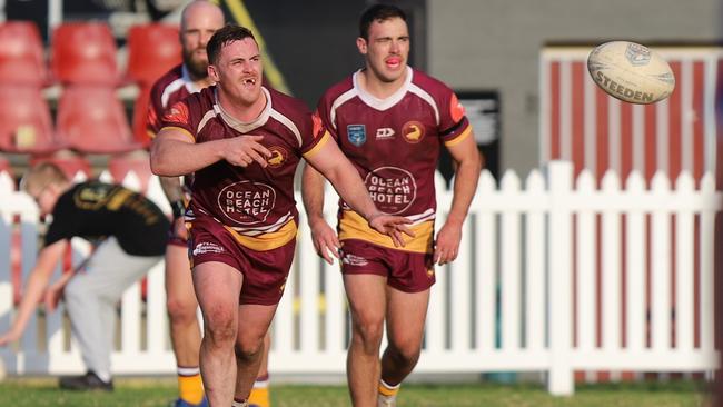 Sharks hooker Brodie Rigg unloads a pass. Picture: Steve Montgomery/Ourfootyteam