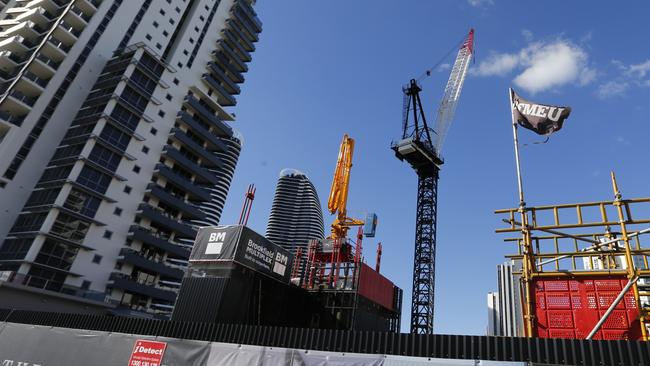 The CFMEU union flag flying at the The Beach Appartments construction site, Broadbeach. Photo: Jerad Williams