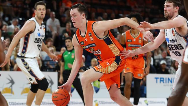 Cairns' Stephen Zimmerman drives to the basket. Picture: Brendan Radke