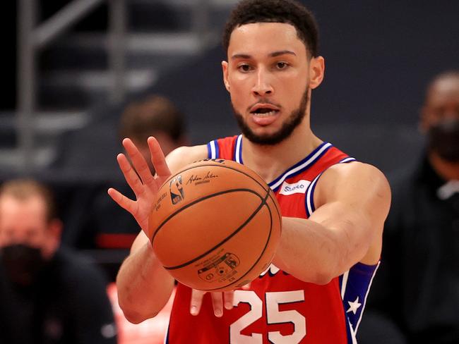 TAMPA, FLORIDA - FEBRUARY 21: Ben Simmons #25 of the Philadelphia 76ers passes during a game against the Toronto Raptors at Amalie Arena on February 21, 2021 in Tampa, Florida. (Photo by Mike Ehrmann/Getty Images) NOTE TO USER: User expressly acknowledges and agrees that, by downloading and or using this photograph, User is consenting to the terms and conditions of the Getty Images License Agreement.