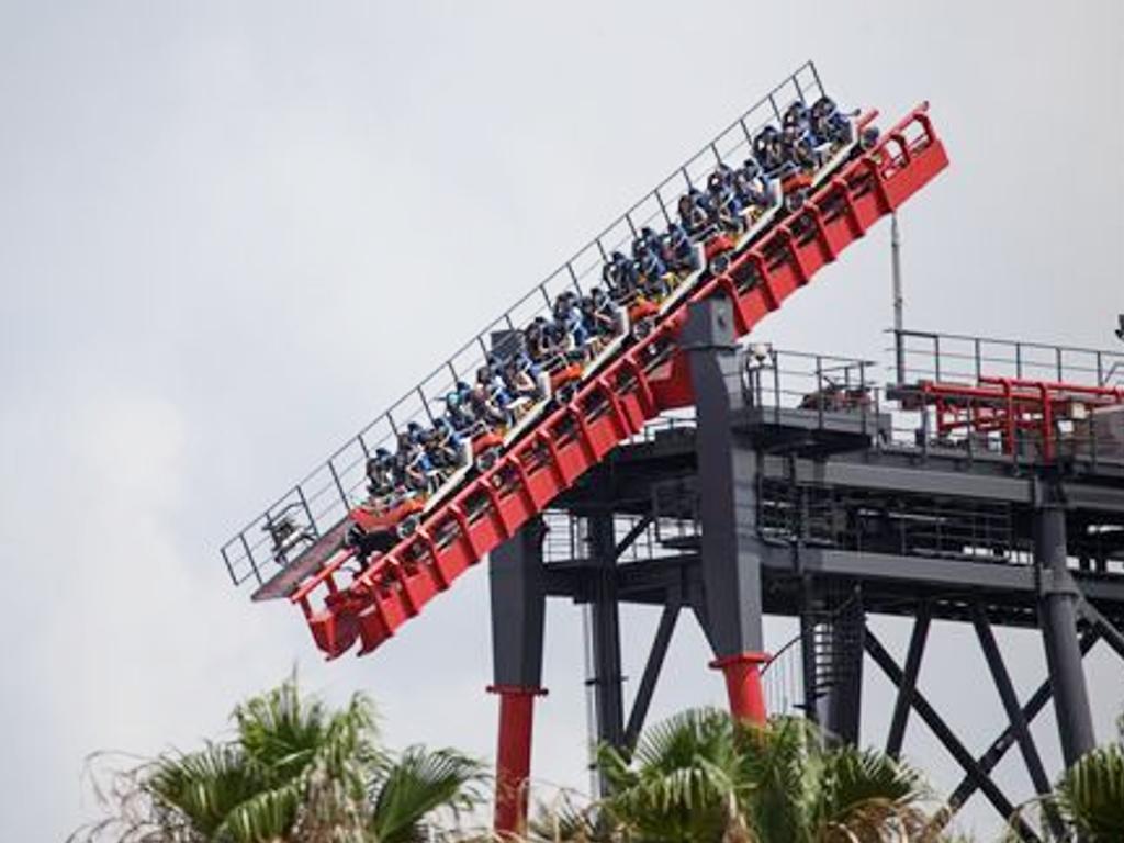 Taiwan theme park tourists left dangling after rollercoaster