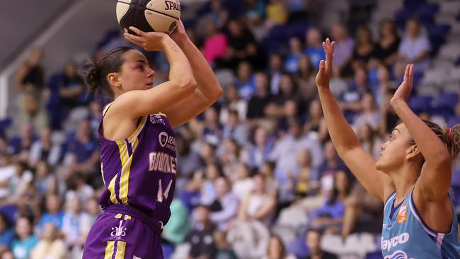 MELBOURNE, AUSTRALIA - MARCH 06: Monique Conti of the Boomers shoots during game three of the WNBL Semi Final series between Southside Flyers and Melbourne Boomers at Melbourne Sports Centres - Parkville, on March 06, 2024, in Melbourne, Australia. (Photo by Daniel Pockett/Getty Images)