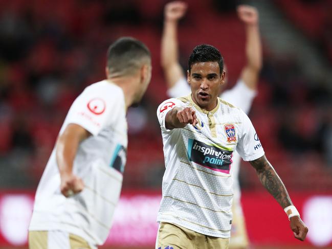 SYDNEY, AUSTRALIA - NOVEMBER 23: Ronald Vargas of the Jets celebrates with Dimi Petratos after scoring a goal during the round five A-League match between the Western Sydney Wanderers and the Newcastle Jets at Spotless Stadium on November 23, 2018 in Sydney, Australia. (Photo by Matt King/Getty Images)