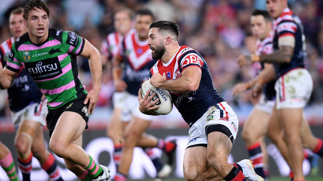 James Tedesco looks for a gap against the Rabbitohs. (AAP Image/Dan Himbrechts)