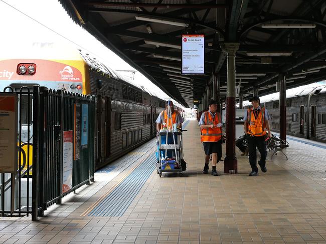 Rail union members want a 32 per cent pay rise. Picture: NewsWire / Gaye Gerard