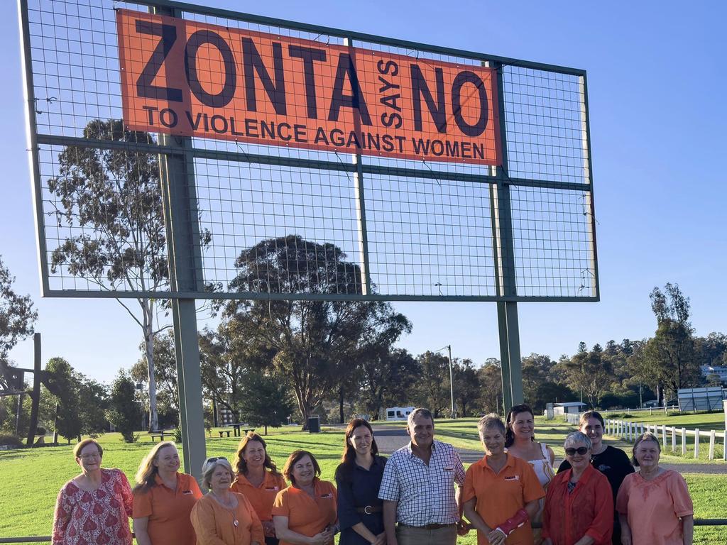 Members of Warwick Zonta, Southern Downs deputy mayor Sheryl Windle, councillors Sarah Deane and Russell Wanting take a stand against gender-based violence. Photo: Supplied