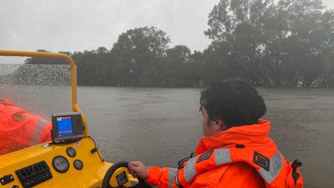 NSW SES volunteers monitor flood waters in Nyngan in the NSW outback. Picture: NSW SES